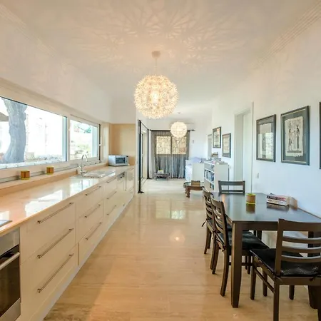 Sleeps 8 Pool Air Con Wifi Vila